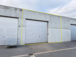 Deze goed uitgeruste loods heeft een oppervlakte van 133 m² en beschikt over een privatieve autostaanplaats. Gelegen op een uitstekende locatie,...