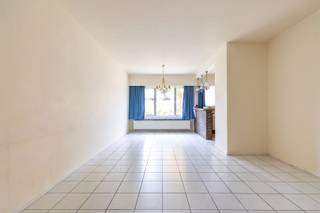 <p><span>Ruim gelijkvloers appartement met tuin, garage en topligging in Ekeren</span></p><p><span>Op zoek naar een comfortabel appartement op een rustige locatie, zonder in te boeten aan een vlotte bereikbaarheid? Dan is dit verzorgde gelijkvloerse appartement in de Vic Heymansstraat in Ekeren zeker een bezoek waard.</span></p><p><span>Het appartement beschikt over </span><span>2 volwaardige slaapkamers</span><span> en biedt een aangename, praktische indeling. De gezellige </span><span>privétuin</span><span> vormt een ideale plek om te ontspannen of te genieten van het buitenleven. Bovendien zijn er </span><span>tuinbergingen</span><span> voorzien voor extra opbergruimte.</span></p><p><span>De ligging is een absolute troef: rustig wonen in een aangename buurt, terwijl het </span><span>centrum van Ekeren</span><span> met zijn winkels, horeca, scholen en openbaar vervoer zich op korte afstand bevindt.</span></p><p><span>Als extra pluspunt beschikt het appartement over een </span><span>garagebox</span><span>, zodat u altijd verzekerd bent van een veilige parkeerplaats en bijkomende bergruimte.</span></p><p><span>Troeven:</span></p><ul><li><span>Gelijkvloers appartement</span></li><li><span>2 slaapkamers</span></li><li><span>Rustige ligging in de Vic Heymansstraat</span></li><li><span>Op wandelafstand van het centrum van Ekeren</span></li><li><span>Privétuin met tuinbergingen</span></li><li><span>Garagebox inbegrepen</span></li></ul><p><span> </span></p><p><span>Interesse? Neem contact op voor meer informatie of een bezoek en ontdek zelf de troeven van dit aangename appartement.</span></p>