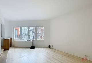 IXELLES – Wijk Louise, op een steenworp afstand van het Stefaniaplein en de prestigieuze Gouden Vacht, vlak bij alle voorzieningen (openbaar...