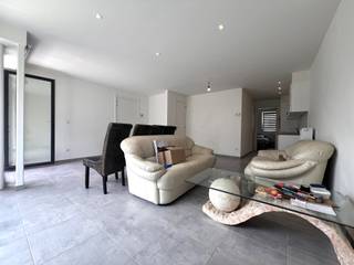 Dit moderne appartement geniet van een topligging vlak bij de Grote Markt in Blankenberge. Op wandelafstand vindt u niet alleen de levendige...
