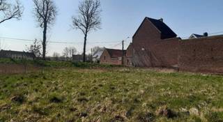 À la recherche d'un endroit idéal pour démarrer un projet de construction? Ce terrain de 460 m² situé à Lessines offre la possibilité de...