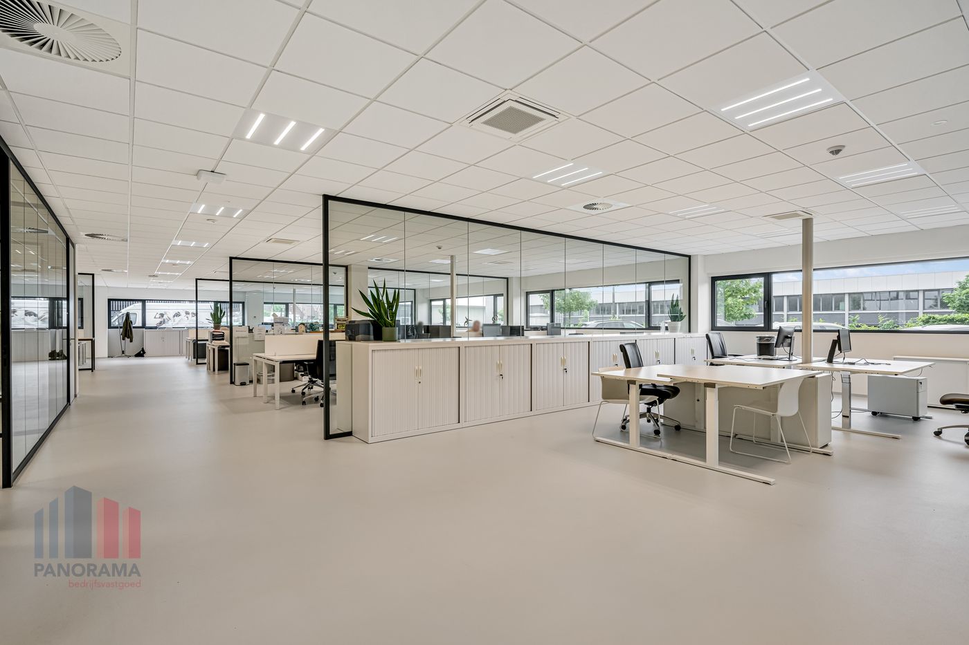KANTOOR VAN 466 m² MET OF ZONDER MAGAZIJNRUIMTE (GROENBEK) - foto 1