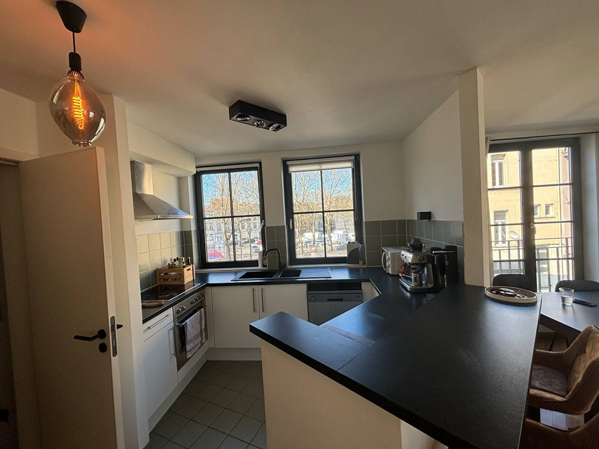 Brussel - Bemeubeld 2 slaapkamer hoek appartement te huur - foto 4
