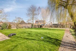 Cette villa de haute qualité est située dans la Westouterstraat au 11a 95ca. Avec un label EPC A, une surface habitable d'environ 330 m² et...