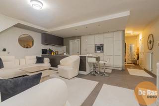 OUDEGEM - Dit appartement is gelegen op de tweede verdieping van een kleinschalige residentie nabij het dorpsplein van Oudegem.Alle voorzieningen...