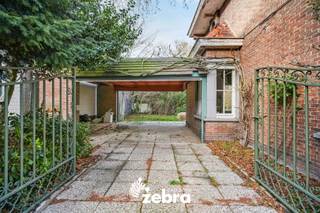 Deze ruime woning met vier slaapkamers en stadstuin bevindt zich op een toplocatie in het centrum van Tielt. Verschillende winkels, scholen...