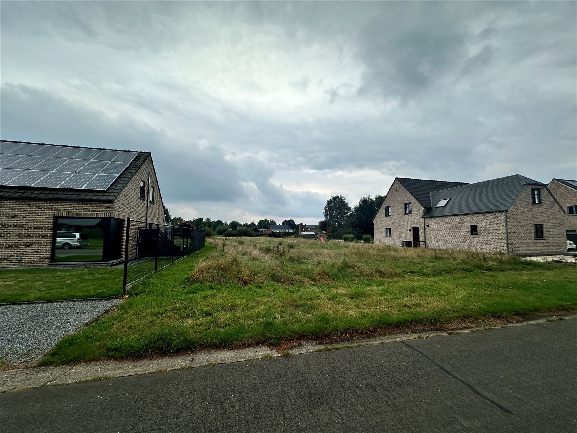UITERST RUSTIG DOCH CENTRAAL GELEGEN BOUWGROND VOOR HALF OPEN BEBOUWING TE BEVERLO - foto 4
