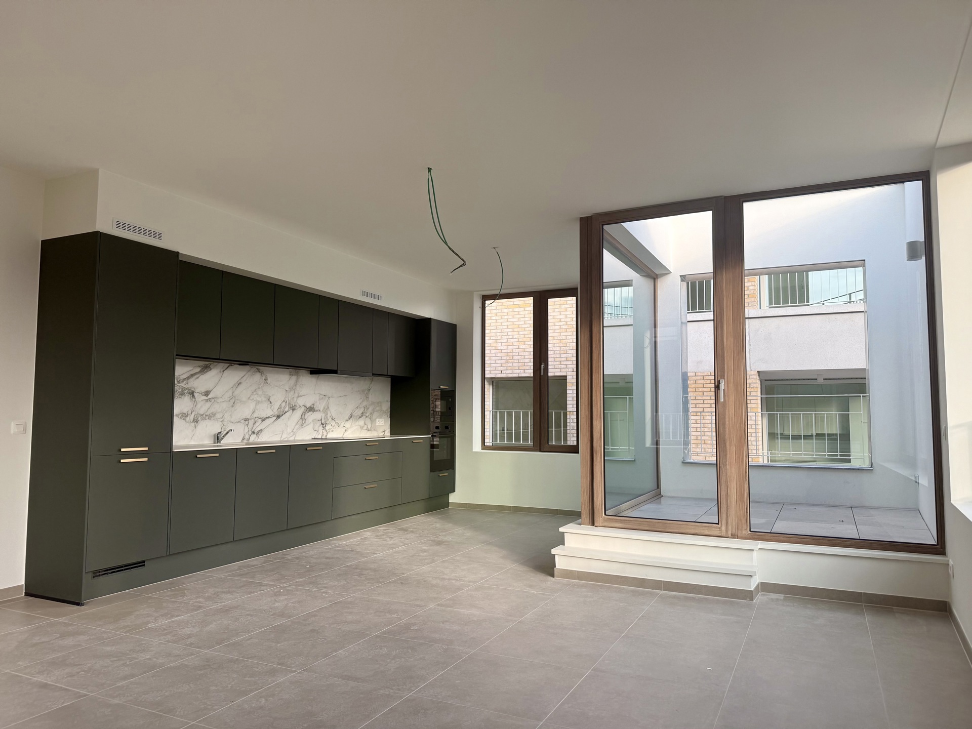 Te huur: hoogafgewerkt tweeslaapkamerappartement met terras in Borgerhout - foto 1