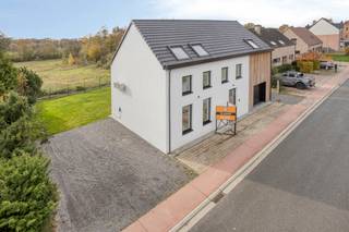 Op een gunstige locatie met vlotte verbindingen naar Leuven, Aarschot en de E314 bevindt zich deze volledig vernieuwde gezinswoning op een perceel...