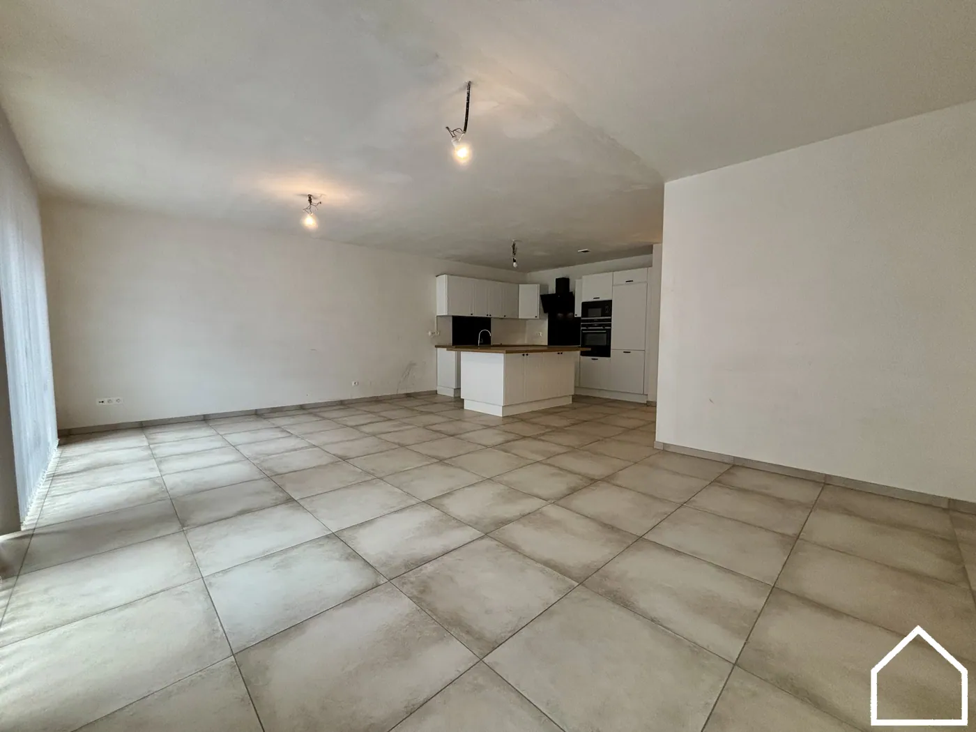GROOT GLV APPARTEMENT MET RUIM TERRAS IN HET CENTRUM VAN MOORSLEDE - foto 4