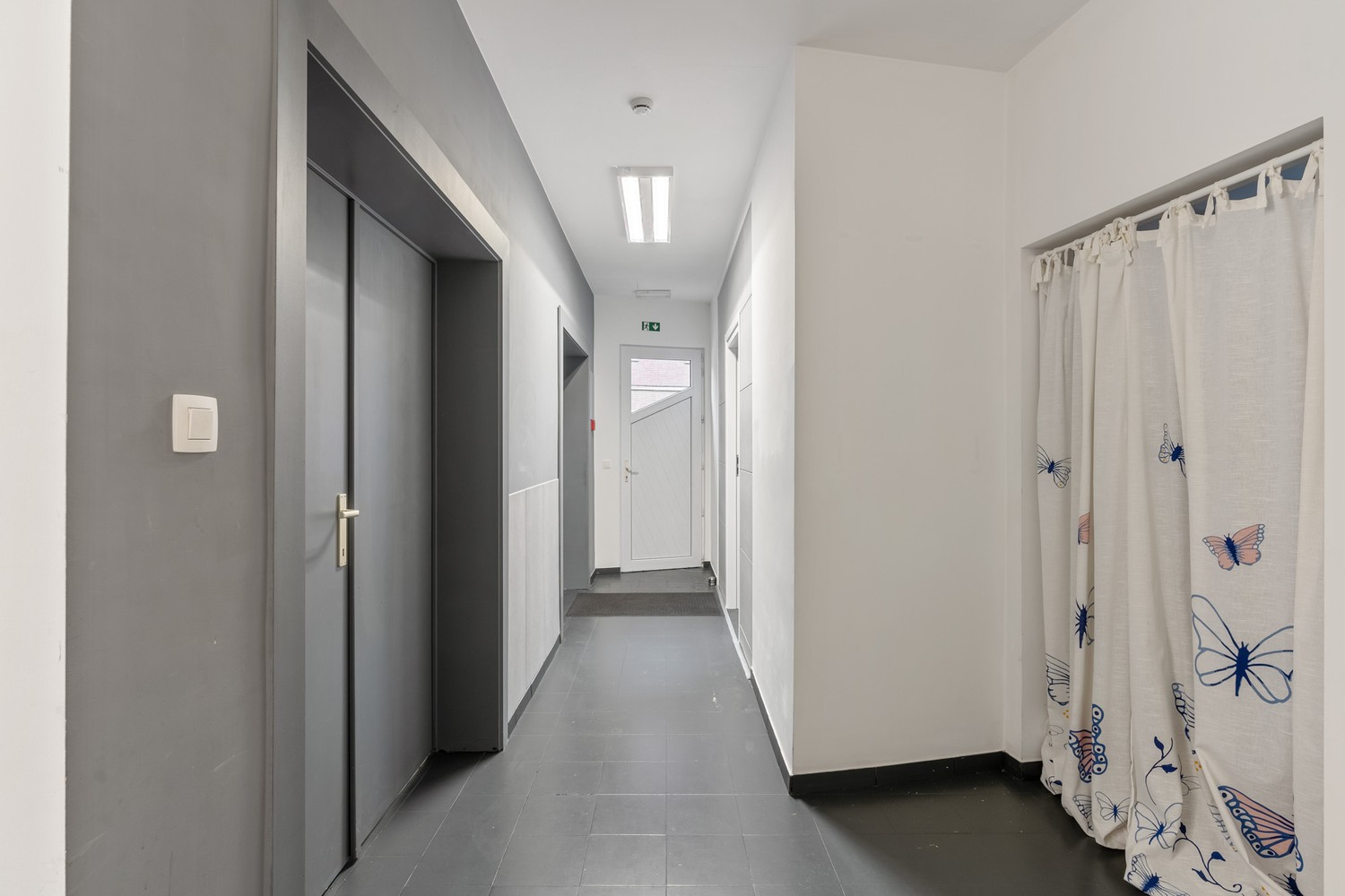 Goed gelegen kantoor/praktijkruimte met een kelderverdieping en een garagebox te Kessel-Lo! - foto 5