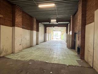 Magazijn Unit 38 EB van 232 m² te Rumst/Terhagen. (geen poort) Goed bereikbaar en centraal gelegen tussen A12 en E19 richting Brussel en Antwerpen.