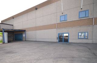 Ruim bedrijfsgebouw (+-1.500m² met mogelijkheid tot 2.000m² extra!!) met burelen op een op een zeer gunstige locatie. Het pand is gelegen op het...