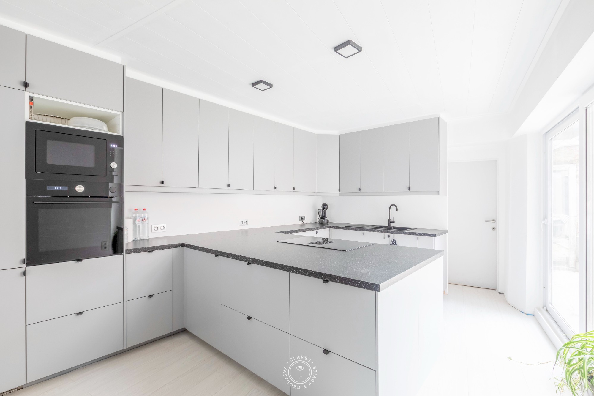 Vierslaapkamer woning met privatieve parkeermogelijkheden - foto 4