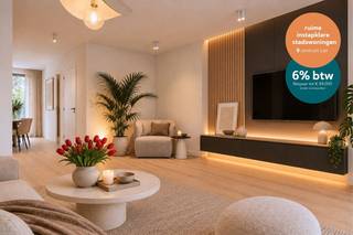 <span>BEZOEK DE NIEUWE MODELWONING EN INGERICHTE APPARTEMENTEN – 6% btw mogelijk</span><br /><br />Deze fantastische, gezellige en eigentijdse duplex combineert ruimte met een kwalitatieve afwerking. Het appartement beschikt over drie mooie slaapkamers, waaronder een master bedroom met ensuite badkamer en dressing.<br />De ruime leefruimte met open leefkeuken geeft uit op het zuidgerichte terras, waar u volop kan genieten van de zon. De duplex is volledig uitgerust met vloerverwarming, aangestuurd via een energiezuinige lucht/water warmtepomp.<br />Verder zijn er twee ingerichte badkamers met douche, twee toiletten en een praktische berging. Dankzij de aluminium raamprofielen en de hoogwaardige thermische en akoestische isolatie bent u verzekerd van optimaal wooncomfort en een gunstig E-peil.<br /><br /><span>We nodigen je uit om wonen op zijn best te ervaren. Ontdek de <strong>nieuwe ruime modelwoningen (4 slpk) en verschillende ingerichte appartementen</strong>, midden in het autovrije binnengebied. Ook de <strong>tuin, een rustige oase in de stad,</strong> wordt momenteel volop aangelegd. Ruimte, rust, licht en comfort staan deze keer centraal, precies zoals wonen in Hof Berlamuze bedoeld is.</span><br /><br /><span>Wonen in het centrum van Lier, vlak bij de groene site van de Podiumacademie en de Sint-Gummaruskerk? Het kan in Hof Berlamuze, een duurzaam nieuwbouwproject in een groene, autovrije en rustige oase. Een ideale woonplek voor wie rust en groen zoekt, zonder het stadscentrum van Lier los te laten. Met de eerste bewoners die hier al thuis zijn, leeft Hof Berlamuze vandaag meer dan ooit. </span><br /><span>Bezoek nu vrijblijvend de modelwoningen en -appartementen en ervaar zelf de hoogwaardige afwerking en het wooncomfort in deze inspirerende, nieuwe en rustige woonomgeving.</span><br /><br /><span>Dit project geniet van het verlaagde btw-tarief van 6% btw voor sloop en heropbouw (onder voorwaarden). Niet alleen wie een Hof Berlamuze appartement of woning koopt voor eigen bewoning, maar ook investeerders (particulier of vennootschap) kunnen nu van dit gunsttarief genieten. Goed voor een besparing van €33.000 tot wel €69.000. Info: <span>www.hofberlamuze.be/6btw</span>.</span><br /><br /><span>Hof Berlamuze telt zeven stijlvolle laagbouw woongebouwen, harmonieus ingepast in en rond een centraal binnenhof met veel groen en rust. Het aanbod is divers: van comfortabele appartementen met 1 slaapkamer tot ruime gezinswoningen met 4 slaapkamers.</span><br /><span>Hier woon je pal in het kloppende hart van Lier – waar cultuur en natuur samenkomen.</span><br /><br /><span>Info: www.hofberlamuze.be</span><br /><span>Een persoonlijke afspraak?</span><br /><span>www.hofberlamuze.be/maak-afspraak/ - wonen@fidesinvest.be - t 03 232 54 00</span><br /><br />Info? www.hofberlamuze.be. Een afspraak? www.hofberlamuze.be/maak-afspraak/ - wonen@fidesinvest.be - t 03 232 54 00.