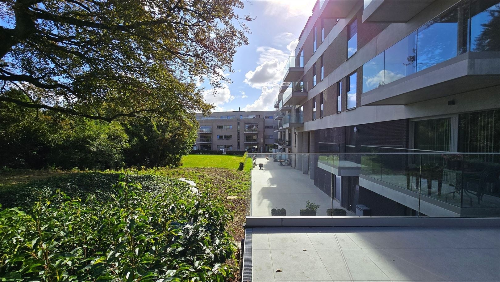 Zeer ruime appartementen met grote terrassen en 2 garages - foto 1