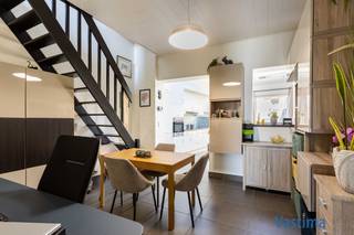 Ben je op zoek naar een betaalbare, energiezuinige woning op een toplocatie waar je meteen kan intrekken zonder zorgen? Deze charmante rijwoning...