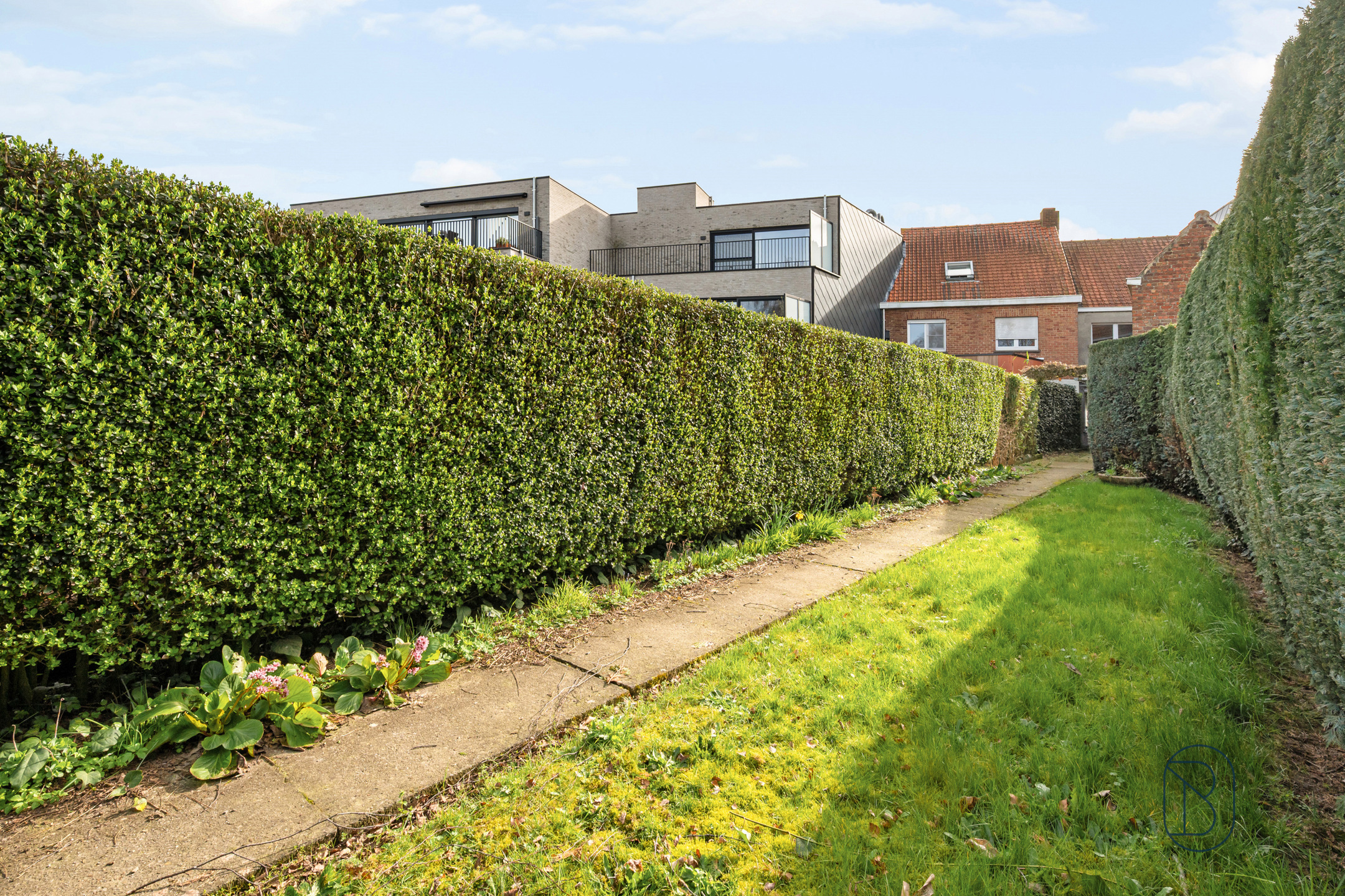 Goedgelegen woning met grote zongerichte tuin en garage - foto 5