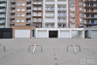 Ruime garagebox nabij het Rubensplein, op het binnenplein van de Sylvain Dupuisstraat.De garagebox is zeer gemakkelijk toegankelijk, gelegen op het...