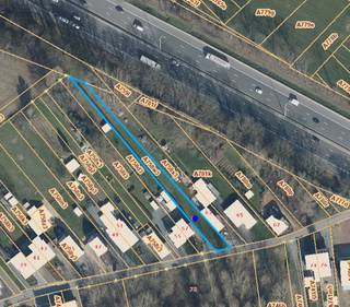 À seulement 2 minutes de l'autoroute E40, de la gare de Liedekerke et à 5 minutes de la gare de Denderleeuw, à quelques pas des commerces et...