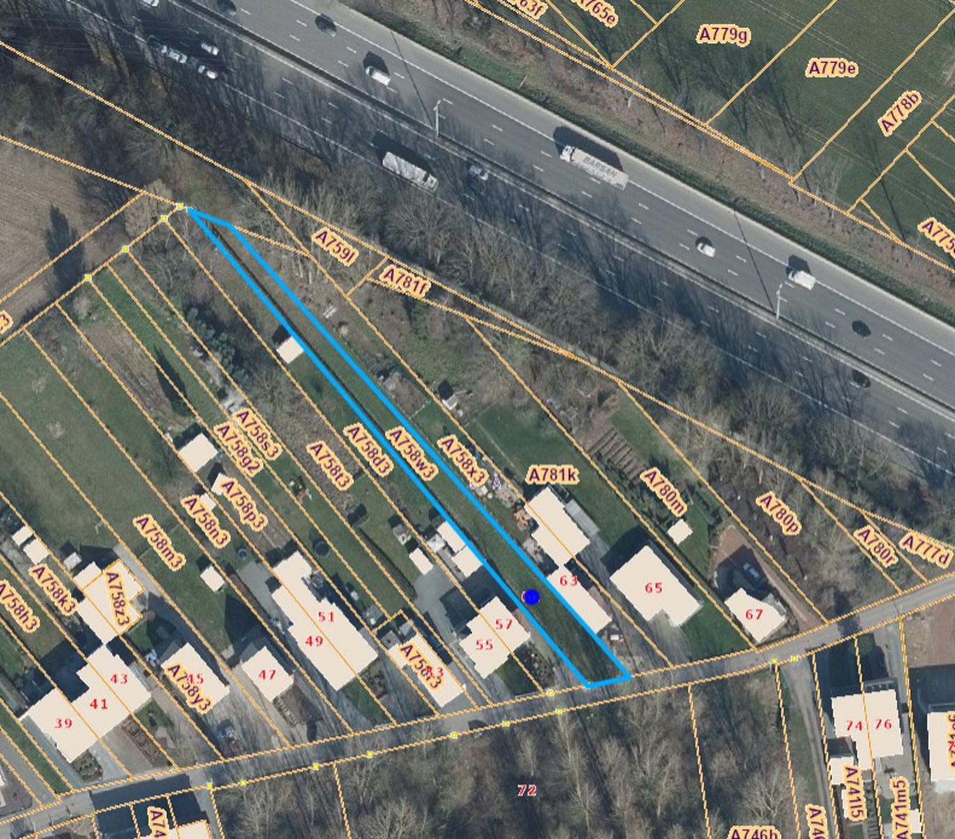 Gunstig gelegen bouwgrond geschikt voor 3-gevel - foto 1