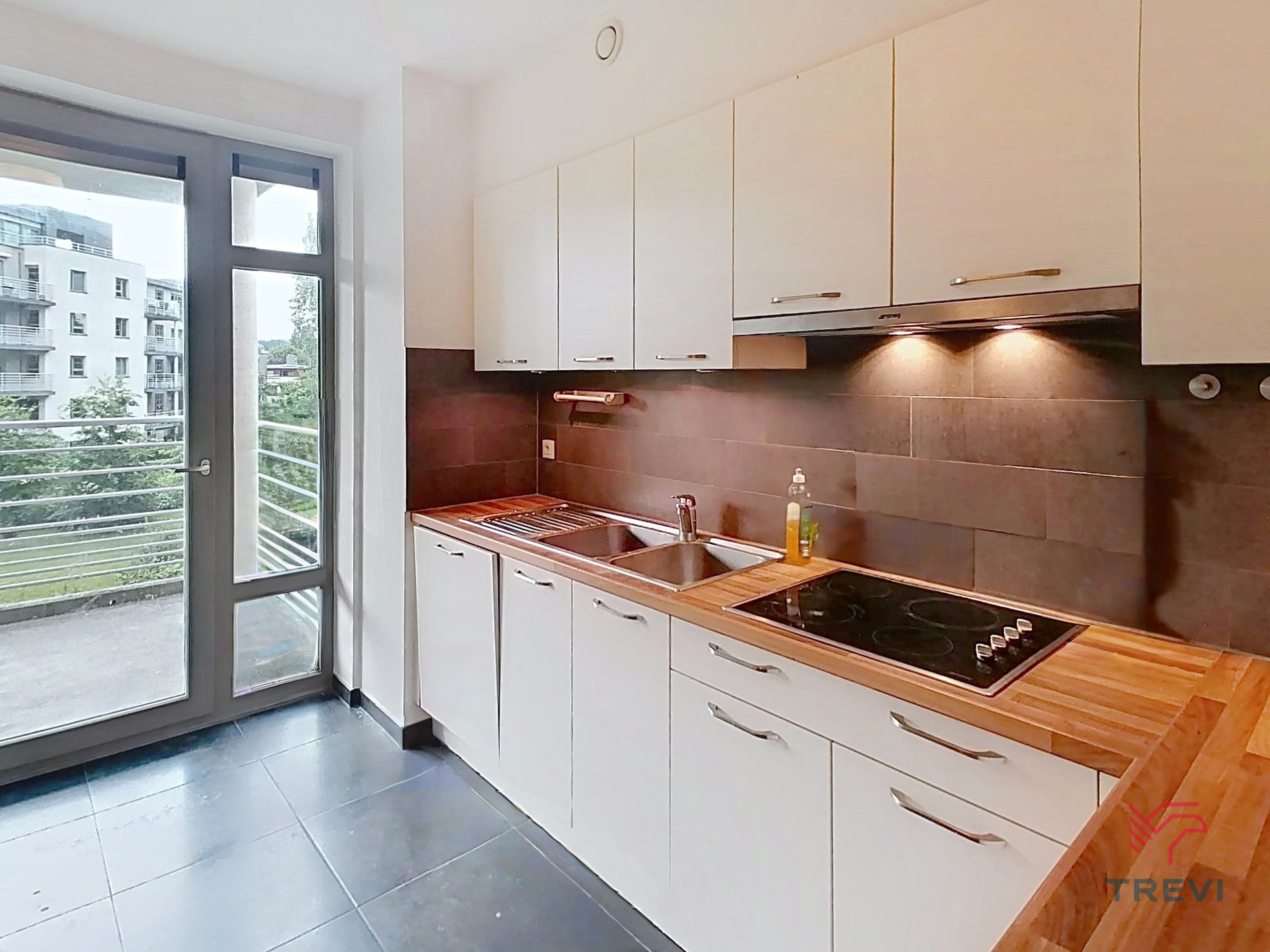 Apartment for rent in Woluwe-Saint-Pierre with 2 bedrooms - photo 4