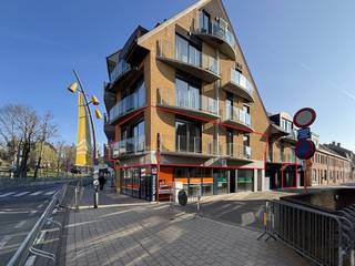 Bel appartement (m²) bien entretenu et lumineux à louer avec 2 chambres, garage et trois terrasses d'une superficie totale de 12 m². Situé dans...