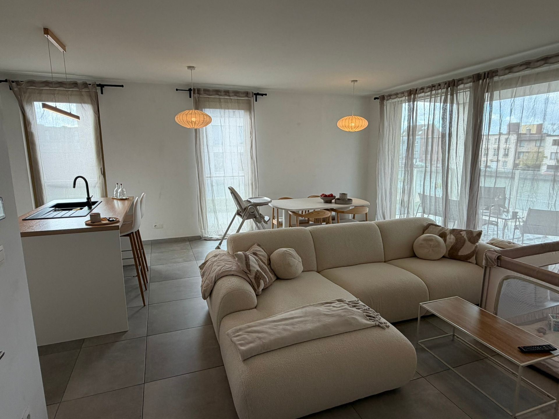 Appartement met 2 slaapkamers en terras - foto 2