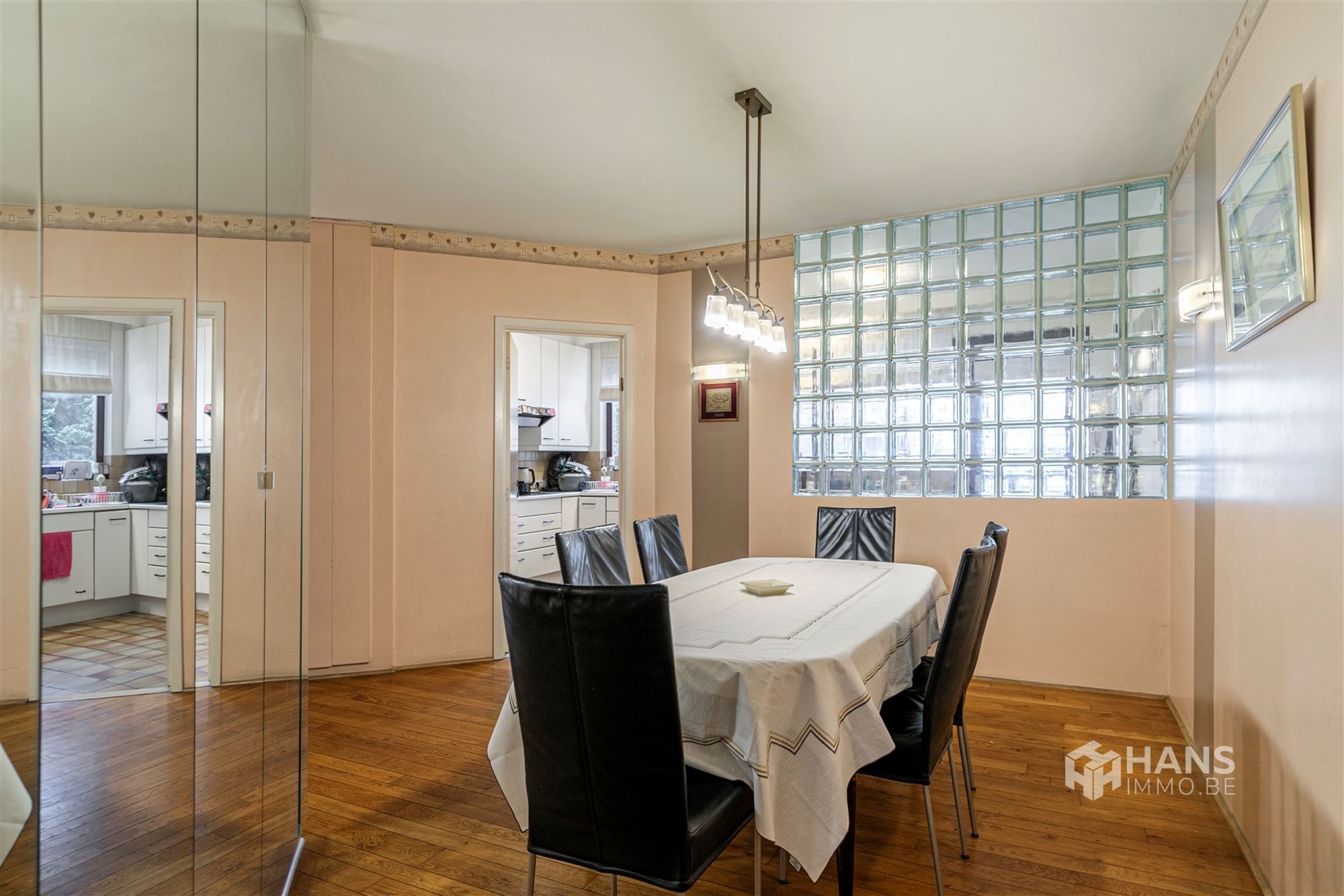 Ruime stadswoning (364 m²) met 7 slaapkamers, 3 badkamers en buitenruimte (30 m²) in Antwerpen (2018). - foto 5