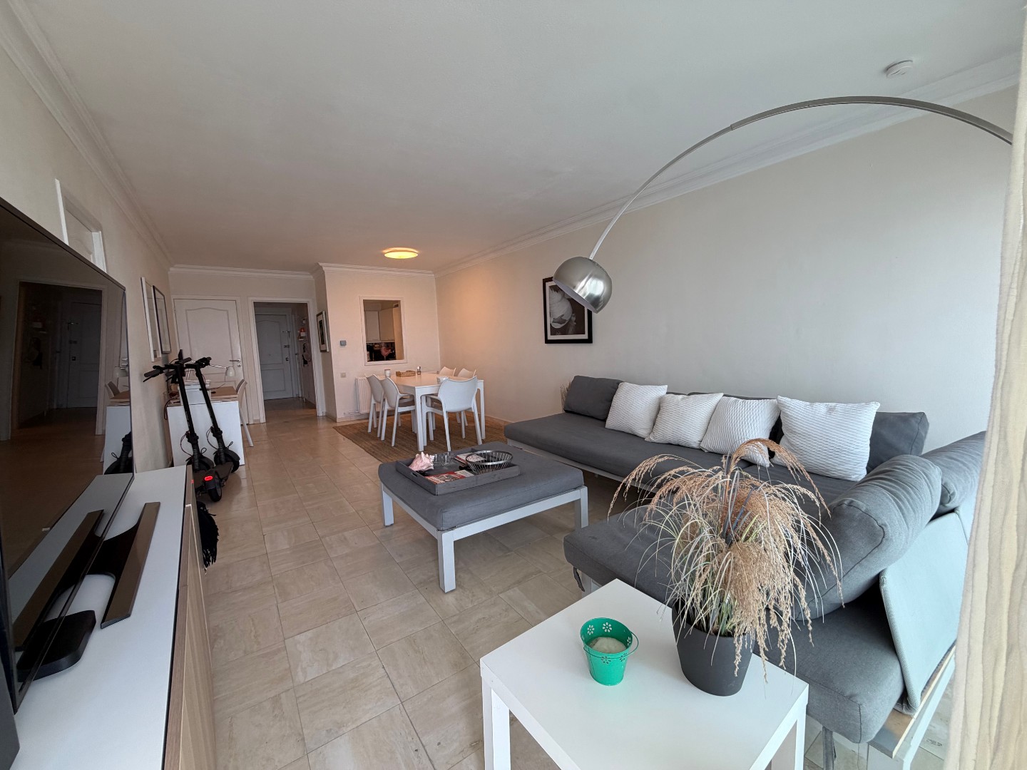 Appartement met frontaal zeezicht op Zeedijk-Het Zoute, tussen Albertplein en begin Wandeldijk. - foto 2