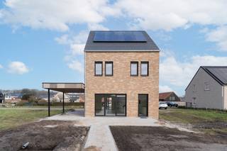 Moderne BEN woning in Dessel te koop onder het stelsel van 2% verkooprechten.De woning is gelegen in een doodlopende straat in een rustige groene...