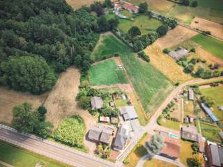 Voor meer info, inzage in de mogelijkheden op dit perceel of om een bezoek in te plannen, neem contact op via 016199345 of via pieter.maes@homixx.be.<br /><br />Bent u op zoek naar een renovatiewoning op een prachtig perceel in de regio van Aarschot? Dan is deze woning, gelegen op een perceel van ruim 1ha iets voor u! Enkele van de vele troeven: <br />- Gelegen op een toplocatie in Ramsel (tussen Aarschot en Herselt), maar dus ook vlakbij de E314 naar Leuven;<br />- Een woning met een schuur van 25 m², alsook twee stallingen van 36 m²;<br />- Prachtig weids zicht over de achterliggende groene omgeving;<br />- ...<br /><br />INDELING: <br />Gelijkvloers: inkomhal, ruime leefruimte met veranda, die een uitzicht biedt op het terras en de tuin, keuken, badkamer, wasplaats, schuur en stallingen. Verder is er nog een kelder. Buiten bevinden zich nog enkele bijgebouwen, alsook een gigantische weide, uiterst geschikt voor wie verzot is op tuinieren, graag in zijn/haar eigen bos wandelt of voor wie graag dieren houdt;<br />Verdieping 1: twee ruime slaapkamers, alsook een derde kamer die kan dienen als berging/kinderkamer;<br />Verdieping 2: via een vaste trap bereikt u de zolder, waar - mits de nodige renovatiewerken - ruimte is voor het maken van een grote derde slaapkamer. <br /><br />De woning valt onder de renovatieplicht om binnen de 6 jaar een EPC- label D te bekomen.<br /><br />Kan u niet wachten om deze woning te bezoeken? Plan dan snel uw bezoek in!