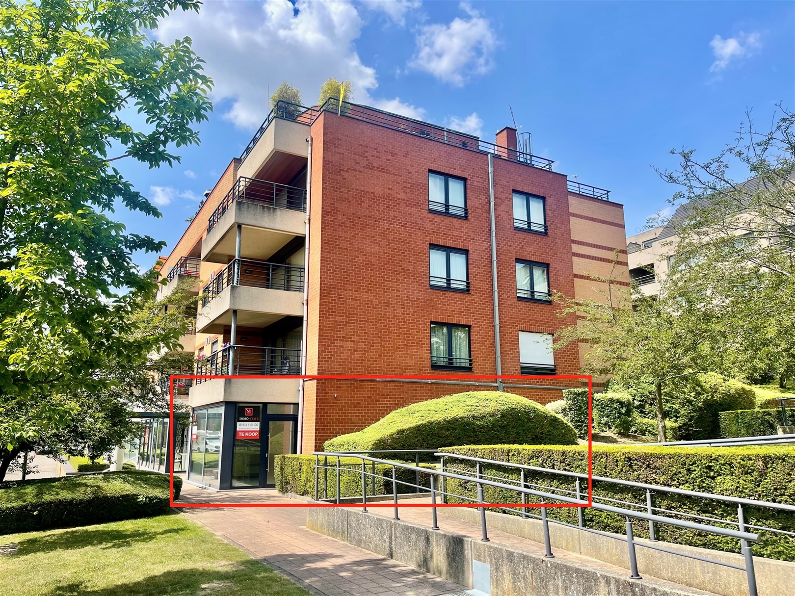 Ruim gelijkvloers handelspand met berging, vrij bij akte! - foto 3