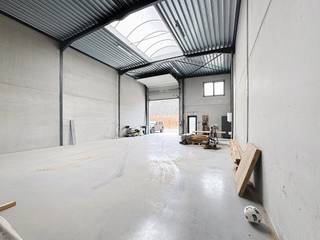 Entrepôt spacieux de 156 m² avec d'excellentes installations à louer - Situé dans le PathoekewegCet entrepôt fonctionnel de 156 m² offre un...
