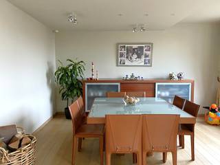 Deze prachtige eigendom combineert wonen en werken op een ideale locatie. Aan de voorzijde bevindt zich meerdere polyvalente ruimtes alsook een...