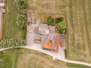 In een rustige straat, omringd door weidse landelijke zichten, bevindt zich deze charmante hoeve — een unieke kans voor wie droomt van een...