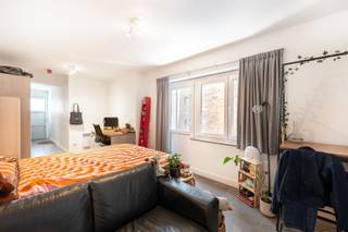 <p><span>Dit studentengebouw is gelegen in de Universiteitsbuurt van de Universiteit Antwerpen en omvat 4 studentenstudio's en 3 studentenkamers. </span></p><p><span> </span></p><p><span>De studentenstudio's beschikken over een eigen keuken en badkamer, de studentenkamers delen een keuken maar hebben wel hun eigen badkamer.</span></p><p><span> </span></p><p><span>Huuropbrengst voor academiejaar 2026-2027: €55.200/jaar.</span></p><p><span> </span></p><p><span>Voor meer informatie kan u steeds contact opnemen via hello@peppertree.be. </span></p><p><span> </span></p><p><span> </span></p>