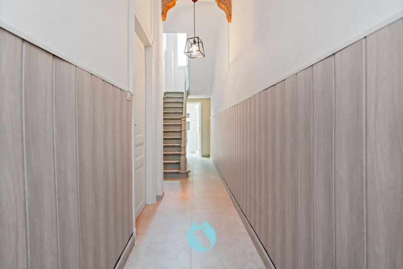 Deze woning combineert authenticiteit en hedendaags comfort, kopers vinden hierin een ideale thuis op een locatie die alles binnen handbereik biedt. - foto 3