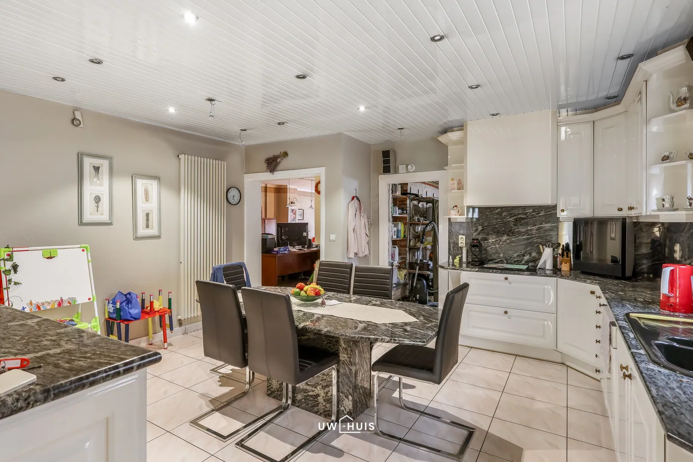 Woning met handelspand en ruim magazijn in het centrum van Ruisbroek - foto 4