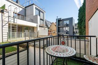 In de charmante en autoluwe Stoelstraat, midden in de oude stad van Antwerpen, vinden we deze authentieke stadswoning met verrassend veel ruimte...