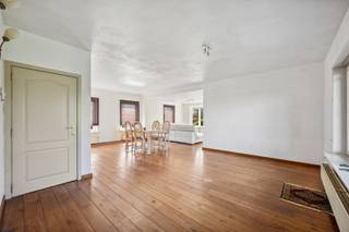 Deze charmante woning is rustig gelegen nabij het centrum van Hulshout, op een mooi perceel van 707 m². De woning beschikt over een...