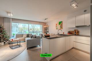 Op een absolute topligging in Middelkerke, in de rustige Kleine Kerkweg 6, bevindt zich dit recent en volledig instapklaar appartement. Gelegen...