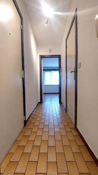 Dit charmante appartement bevindt zich op een centrale locatie te Oostende - Vuurtorenwijkop wandelafstand van openbaar vervoer, de Spuikom en...