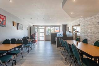 HANDELSWONING OP CENTRALE LOCATIEBent u op zoek naar een ideale locatie voor uw handelszaak? Wij bieden u deze centraal gelegen investering!Deze...