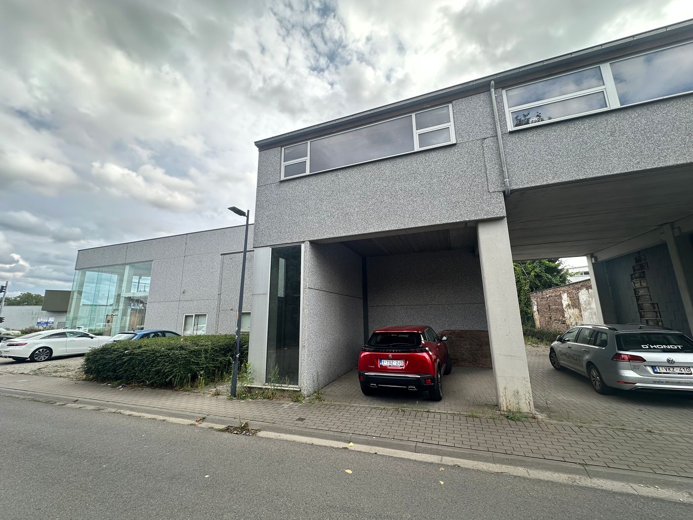 Bâtiment commercial polyvalent avec salle d'exposition, entrepôt et espace casco – À vendre à Sint-Pieters-Leeuw - photo 5