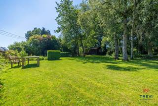 Dans la vallée de l’Attert à POST (commune ATTERT), TREVI vous propose un magnifique terrain au relief plat orienté SUD-OUEST pour la...