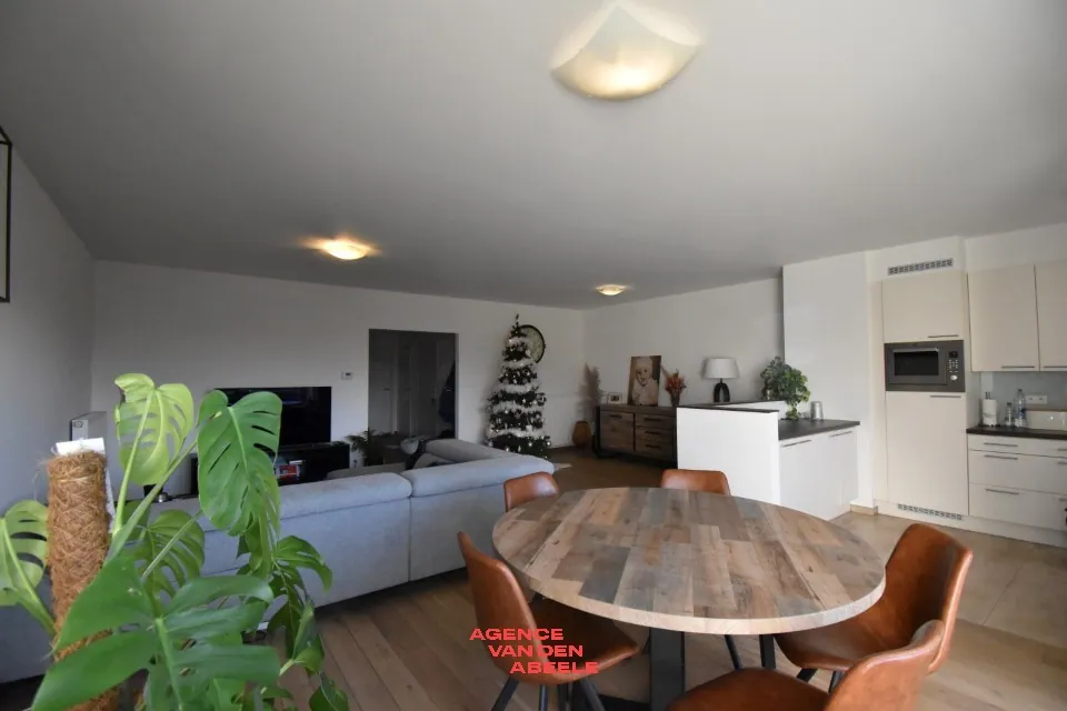 Ruim appartement met 2 slaapkamers en garage - foto 5
