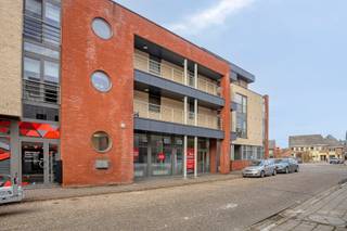 Dit energiezuinige commerciële pand is ideaal gelegen in het centrum van Hechtel. Op slechts enkele meters van het Rode Kruisplein zijn er...