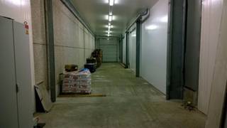 <p><span>Magazijn te huur van 105 m² met hoogte van 4,25 meter. Voorzien van verlichting. Huur te verhogen met btw en grondlasten 35 euro. Voor info of bezoek, bel 056.21.58.00 of www.immo-lvb.be.</span></p><p><span> </span></p>