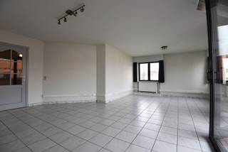 Dit instapklaar appartement in Maldegem is ideaal voor wie op zoek is naar een comfortabele en ruime woonruimte. Het appartement is gelegen in...